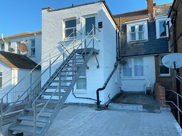1 Bedroom Flat To Rent In Clinton Place, Seaford, East Sussex, BN25
