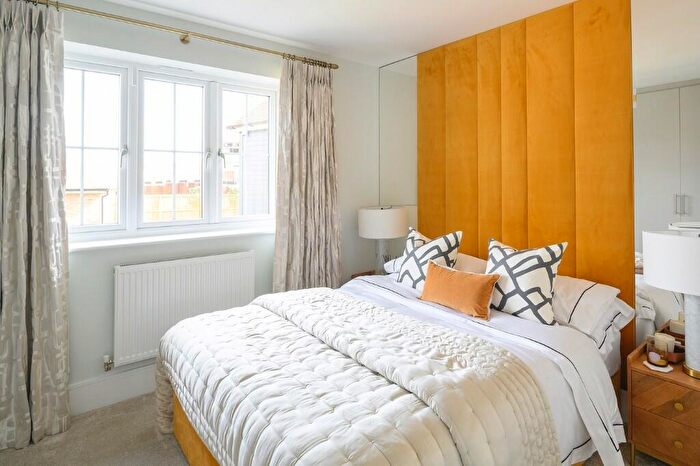 4 Bedroom Detached House For Sale In Hitches Lane, Crookham Village, Fleet, GU51