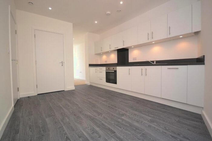 1 Bedroom Flat To Rent In High Street, Reading, RG1