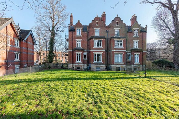 2 Bedroom Flat For Sale In Crystal Palace Park Road, London, SE26
