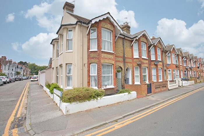 3 Bedroom End Of Terrace House For Sale In Blenheim Road, Deal, Kent, CT14