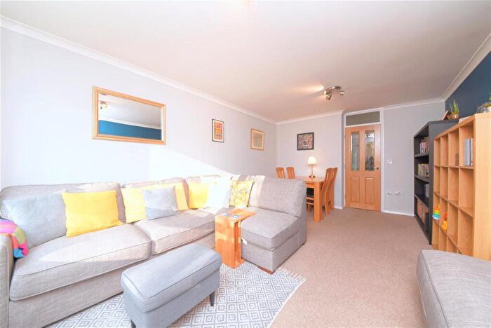 2 Bedroom Maisonette For Sale In Brownswell Road, East Finchley, N2