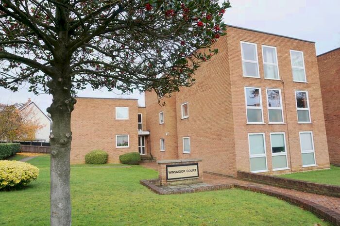 2 Bedroom Flat To Rent In Glebe Avenue, Enfield, EN2