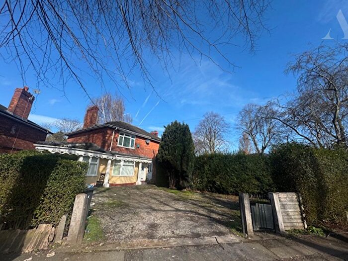 3 Bedroom Semi Detached House For Sale In Fernbank Road, Birmingham, West Midlands, B8