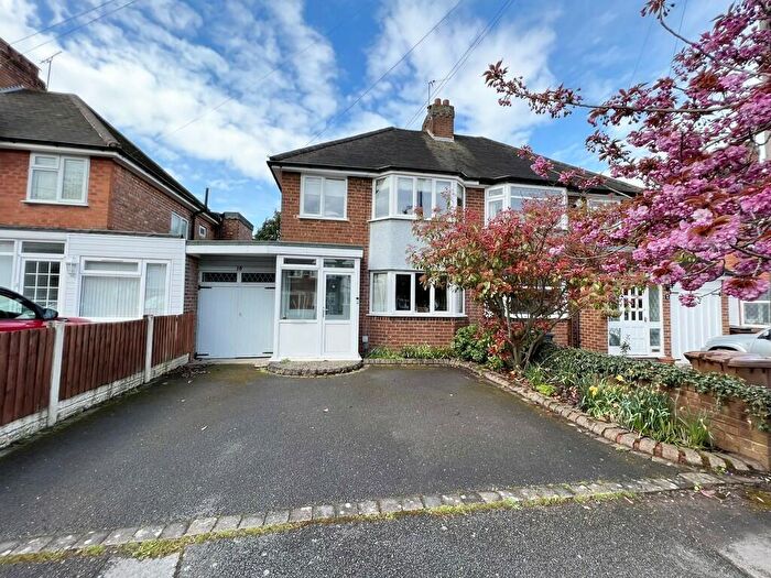3 Bedroom Semi Detached House For Sale In Coombe Road, Shirley, B90