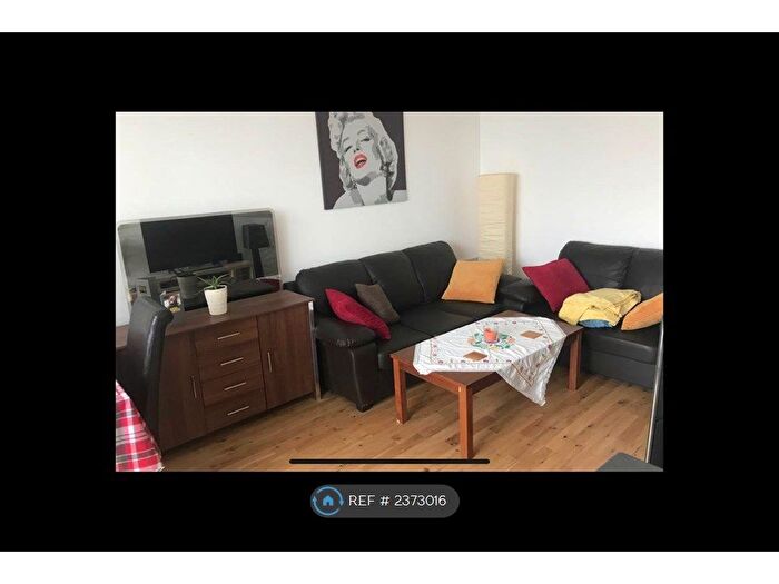 1 Bedroom Flat To Rent In Hamlyn House, Feltham, TW13