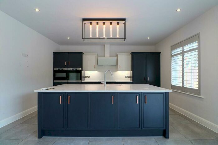 5 Bedroom Detached House For Sale In Manor Drive, Sutton Coldfield, B73