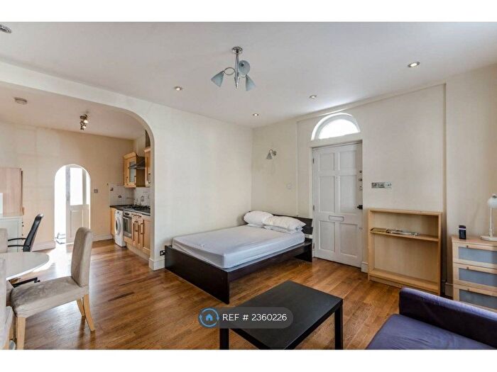 Studio To Rent In Danbury Street, London, N1