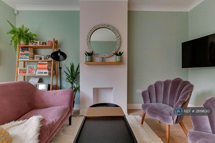 1 Bedroom Flat To Rent In Crofts House, London, E2