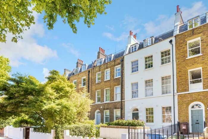 Flat To Rent In Kennington Park Road London, SE11