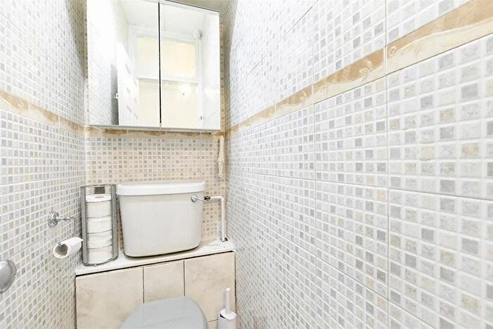 2 Bedroom Flat To Rent In Kiln Place, Camden, London, NW5