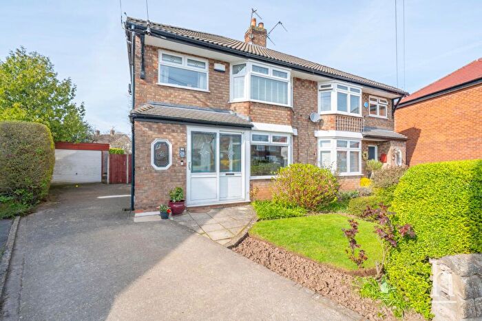 3 Bedroom Semi-Detached House For Sale In Berwyn Avenue, Thingwall, CH61