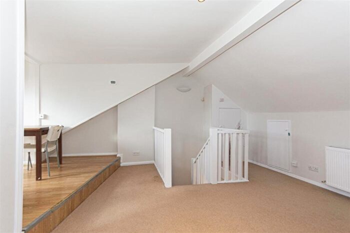 1 Bedroom Flat To Rent In Hurstbourne Road, SE23