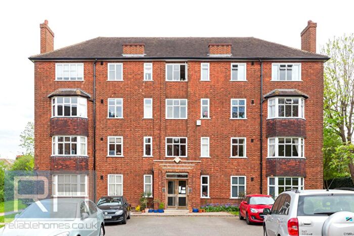 3 Bedroom Apartment To Rent In Oakfield Court, Haslemere Road, Crouch End, London, N8