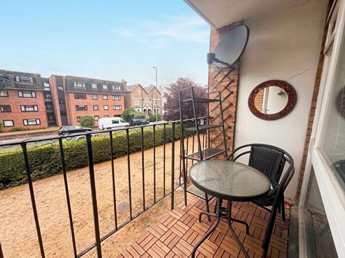 1 Bedroom Flat To Rent In Lankton Close, Beckenham, BR3