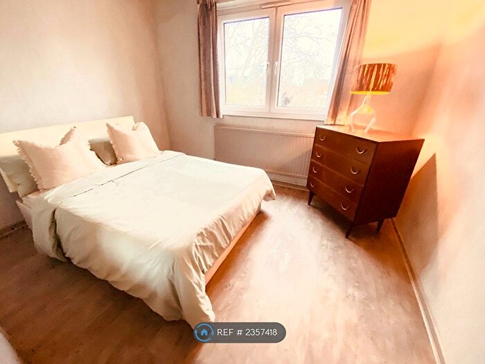 2 Bedroom Flat To Rent In Bromfield Court, London, SE16