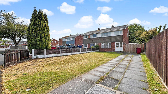 3 Bedroom Semi-Detached House For Sale In West View, Bottesford, DN17