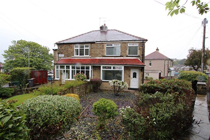 3 Bedroom Semi-Detached House To Rent In Low Ash Grove, Shipley, BD18