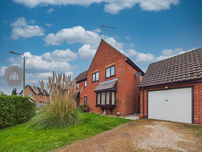 3 Bedroom Semi Detached House For Sale In Barleyfields, Thurston, IP31