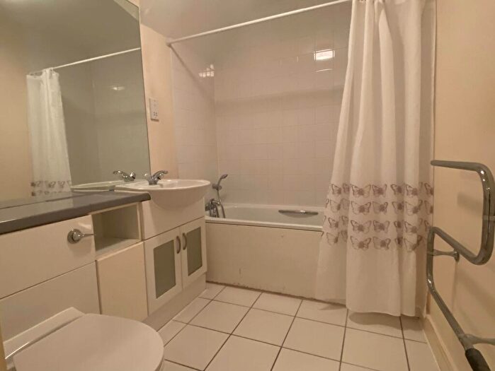2 Bedroom Apartment To Rent In The Eye, Barrier Road, Chatham, ME4