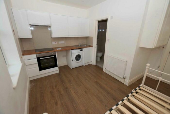 Studio To Rent In Middle Street, BN1