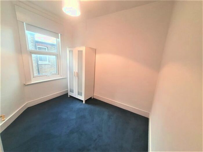 3 Bedroom Flat To Rent In Robinson Road, Colliers Wood, London, SW17