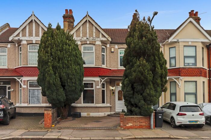 3 Bedroom Terraced House To Rent In Water Lane, London, Essex, IG3