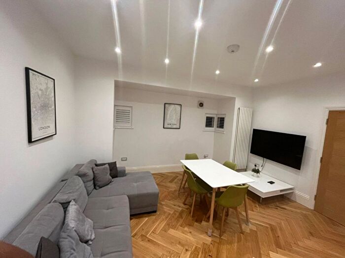 3 Bedroom Flat To Rent In Horn Lane, London, W3