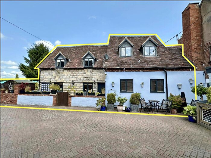 3 Bedroom Character Property For Sale In Swan Street, Alcester, B49