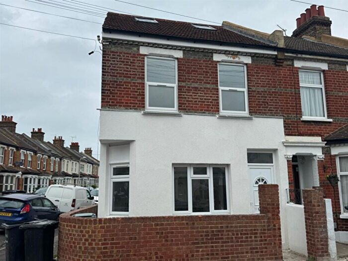 4 Bedroom Terraced House To Rent In Granville Road, Gravesend, DA11