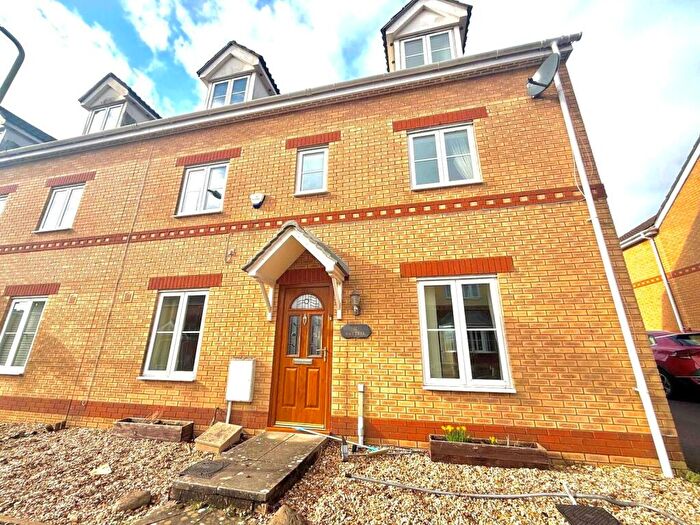 4 Bedroom Semi Detached House To Rent In Fairplace Close, Bridgend, CF31