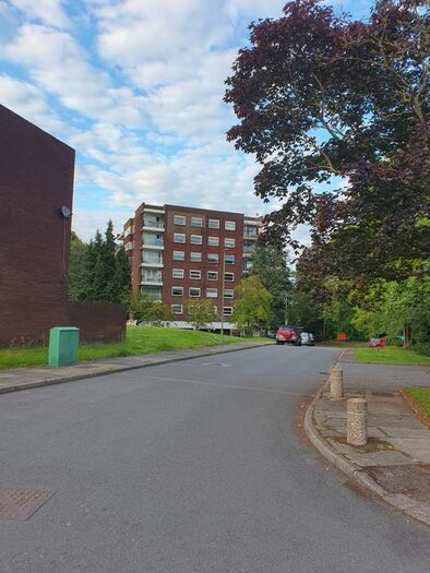 2 Bedroom Flat To Rent In Fairview Court, Linksway, London, NW4