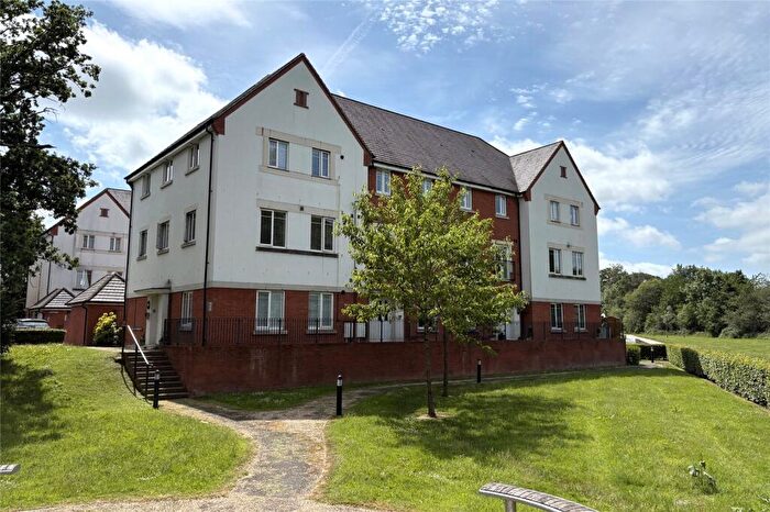2 Bedroom Maisonette For Sale In Hammingden Court, Forge Wood, Crawley, West Sussex, RH10