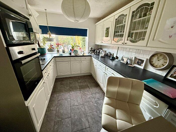 2 Bedroom Flat For Sale In Station Road, Sutton Coldfield, B73