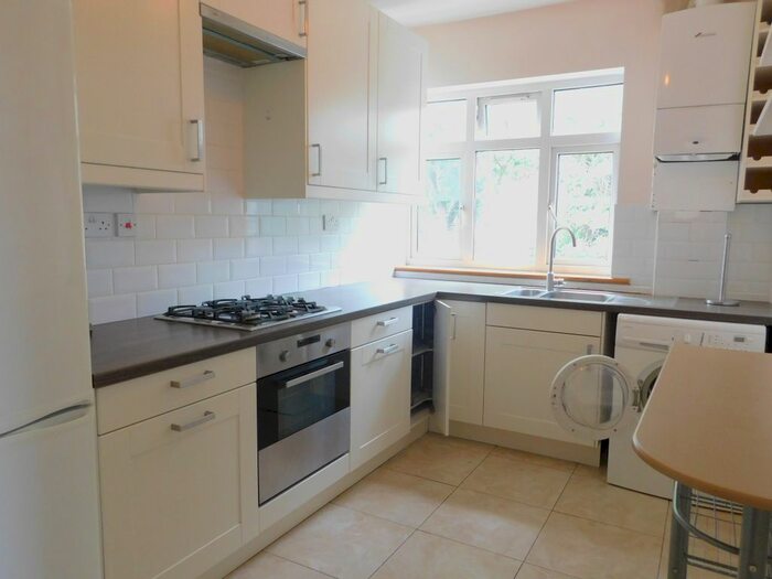 3 Bedroom Flat To Rent In Lower Addiscombe Road, Addiscombe, Croydon, CR0