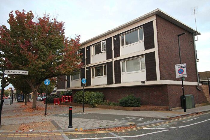 1 Bedroom Flat To Rent In Brent Lea, Brentford, TW8