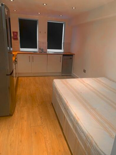 Studio To Rent In Walworth Road, Elephant And Castle, SE17