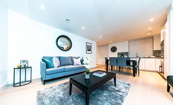 2 Bedroom Flat To Rent In Wentworth Street, Liverpool Street, E1