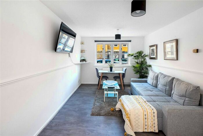 1 Bedroom Flat To Rent In Stainsbury Street, Bethnal Green, London, E2