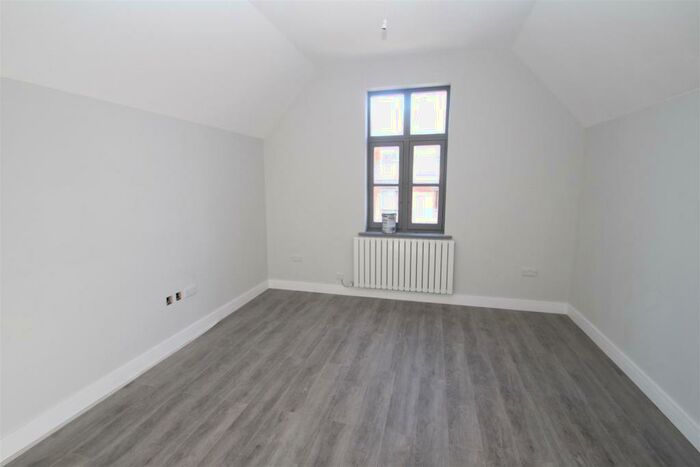 2 Bedroom Flat To Rent In Austins Place, Hemel Hempstead, HP2