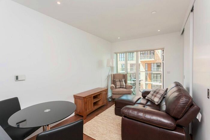 Studio To Rent In Victory Parade, Woolwich, London, SE18