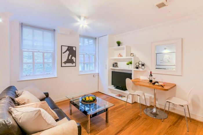 1 Bedroom Apartment To Rent In Carter Court, EC4V