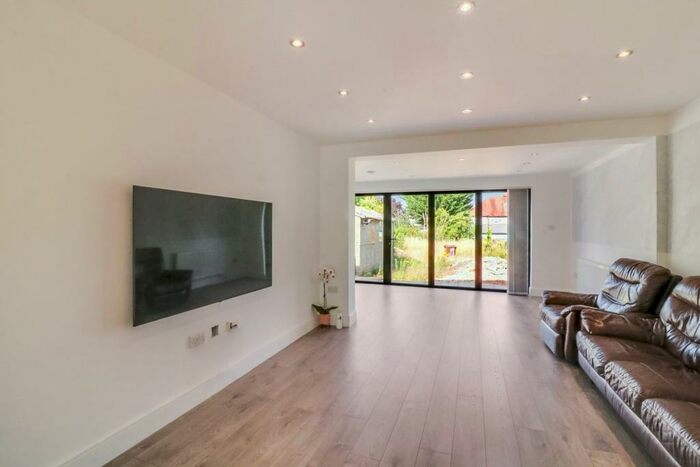 4 Bedroom Semi-Detached House To Rent In Hawthorne Avenue, Harrow, HA3