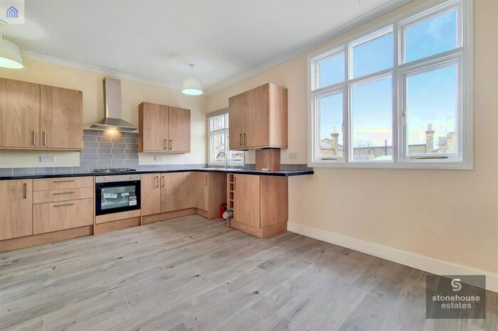 2 Bedroom Flat To Rent In Hargrave Road, Top Floor Flat, Archway, London, N19
