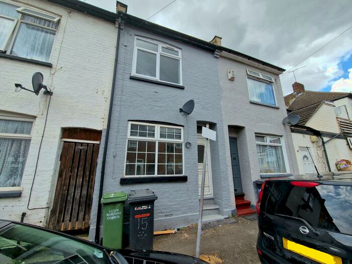 3 Bedroom House To Rent In Hillside Road, Luton, LU3