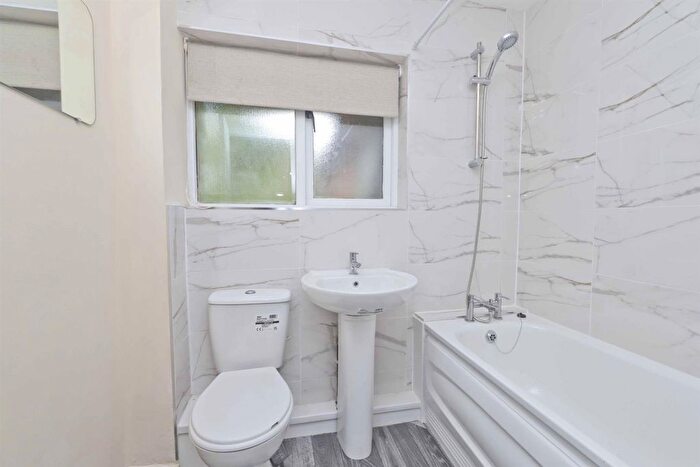 1 Bedroom Flat For Sale In Ryeland Close, Yiewsley, West Drayton, UB7