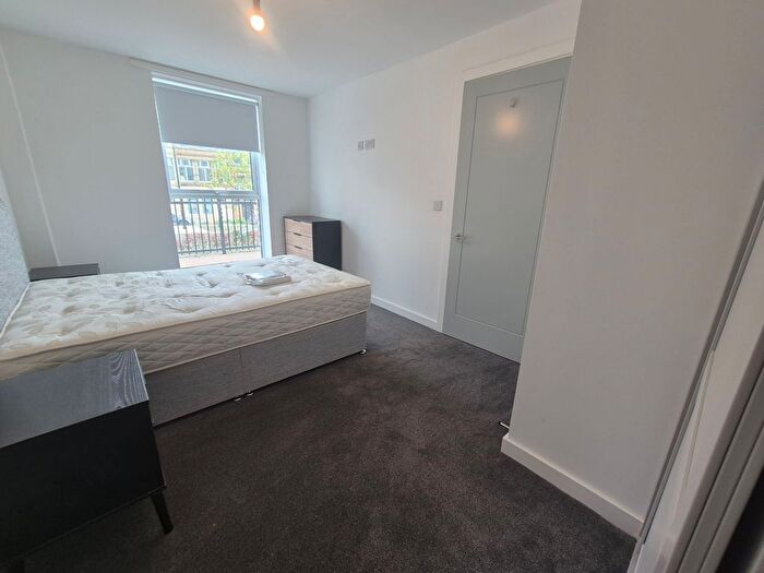 1 Bedroom Flat To Rent In Cow Green, Halifax, HX1