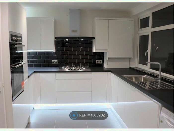 2 Bedroom Terraced House To Rent In Pasture Road, Dagenham, RM9