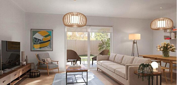 3 Bedroom Flat To Rent In Mosaic Apartments, Pound Lane, NW10