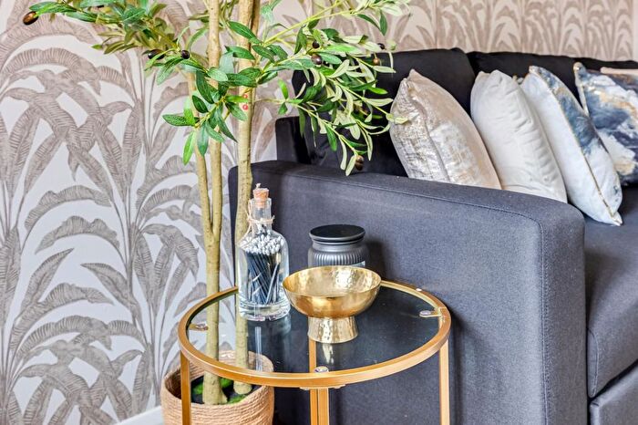 2 Bedroom Flat To Rent In Shenley Brook End, MK5